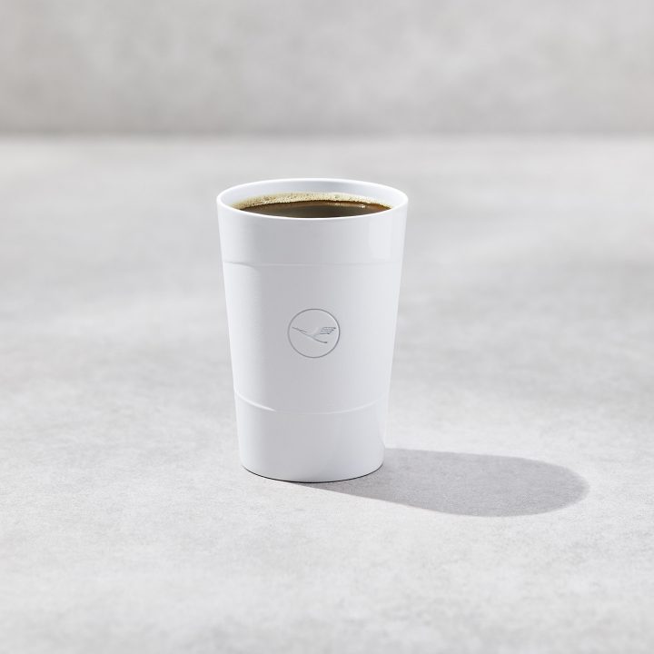 Sustainable reusable cups for hot drinks | Lufthansa Group