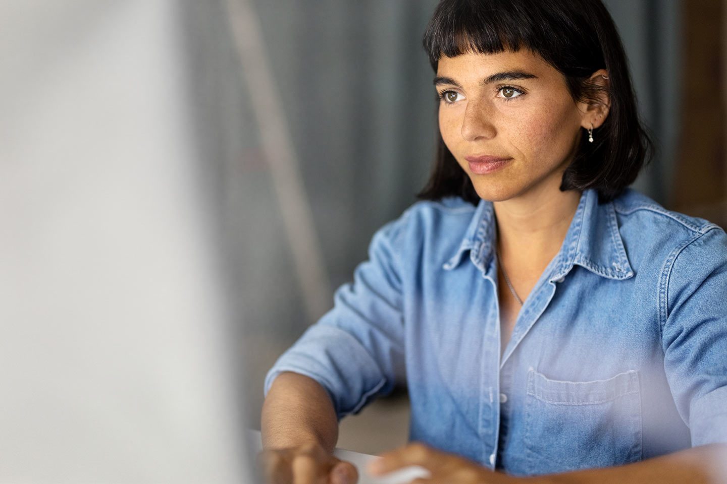 Travel manager with black hair is working on a computer and is using BusinessToGo