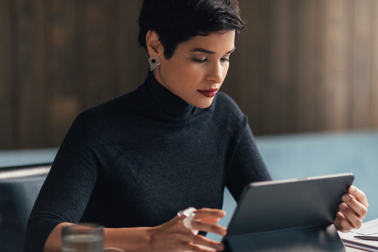 CEO manager with black hair working on a tablet and is using BusinessToGo